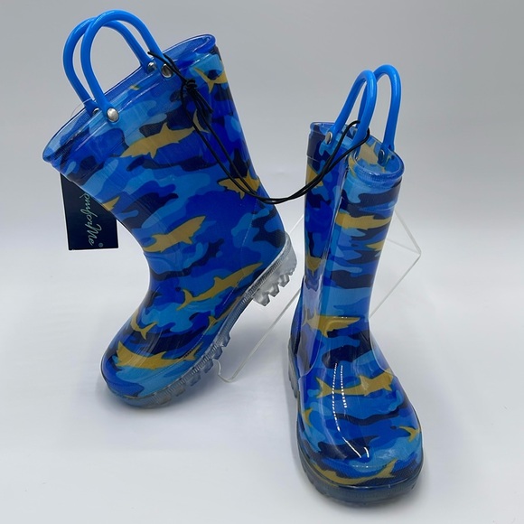 Other - NWT Kids Komfort Me Shark Rain Boots Size 8